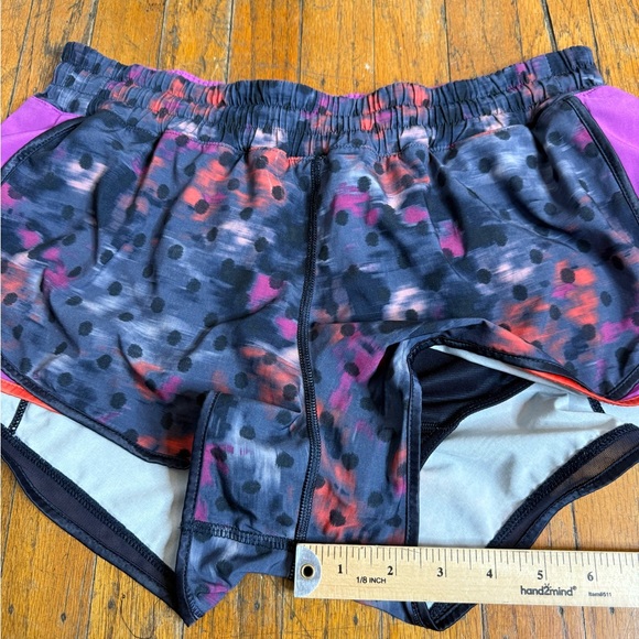 Lululemon Super Squad Shorts Size 10  Windy Blooms Plum Violet Blue 2.5" Lined - Picture 9 of 9